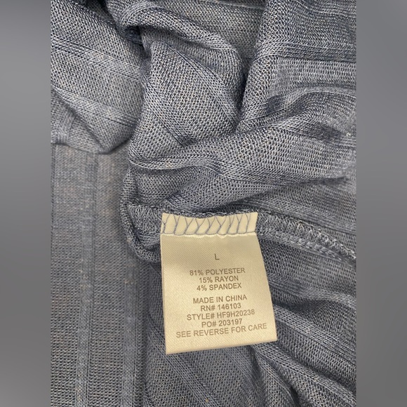 NWT HIPPIE ROSE LIGHTWEIGHT HIGH LOW V-NECK TOP SIZE LARGE IN BLUE - Picture 3 of 4